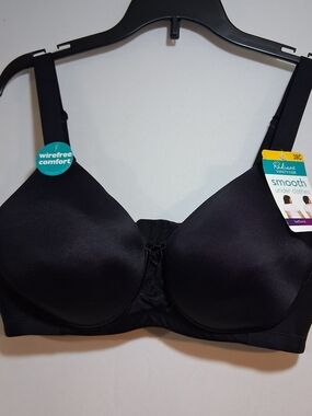 Vanity Fair Black Smooth Wirefree Comfort Bra